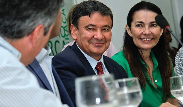 Em decisão unânime, o Pleno do TRE-PI julgou improcedente a ação que pedia a cassação do mandato do governador Wellington Dias (PT) e da vice-governadora, Margarete Coelho (PP) acusados pelo MPE de compra de votos nas eleições de 2014; o procurador regional eleitoral Israel Gonçalves pediu a improcedência da ação; além do MPE, a Procuradoria Geral da República também pediu o arquivamento da ação por não haver qualquer indício de sua participação no episódio envolvendo um primo do governador, detido com dinheiro em um carro; no Piauí Hoje