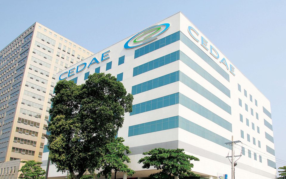 O governo do Rio lançou o edital para a contratação da instituição financeira que vai emprestar a cifra bilionária ao estado como forma de antecipar o dinheiro da venda da Companhia Estadual de Águas e Esgotos (Cedae); o pregão presencial ocorre no próximo dia 24