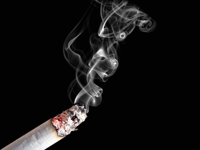 O Ministério da Saúde destaca Salvador como a capital brasileira com o menor índice de fumantes, com uma incidência de 5,2% da população acima de 18 anos com a prática; 'O baixo consumo de tabaco na capital baiana é o resultado do intenso trabalho realizado pela Secretaria Municipal da Saúde através do Programa Municipal de Controle do Tabagismo, que somente no ano passado tratou mais de 1.500 pacientes nas unidade de referência de sua rede', diz a prefeitura em nota