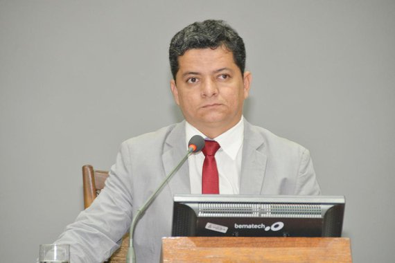 O deputado estadual Jorge Frederico (PSC) apresentou um projeto de Lei que prevê a extinção da cobrança mínima ou de assinatura básica, pelas concessionárias de água e energia no estado do Tocantins; "Não há como permitir que uma pessoa que sequer consuma, ou mesmo que consuma uma quantidade ínfima de água ou energia, tenha que pagar além daquilo que de fato consumiu. Infelizmente temos em nosso estado famílias que sequer tem uma geladeira em casa e acabam pagando além do consumido", afirmou o deputado