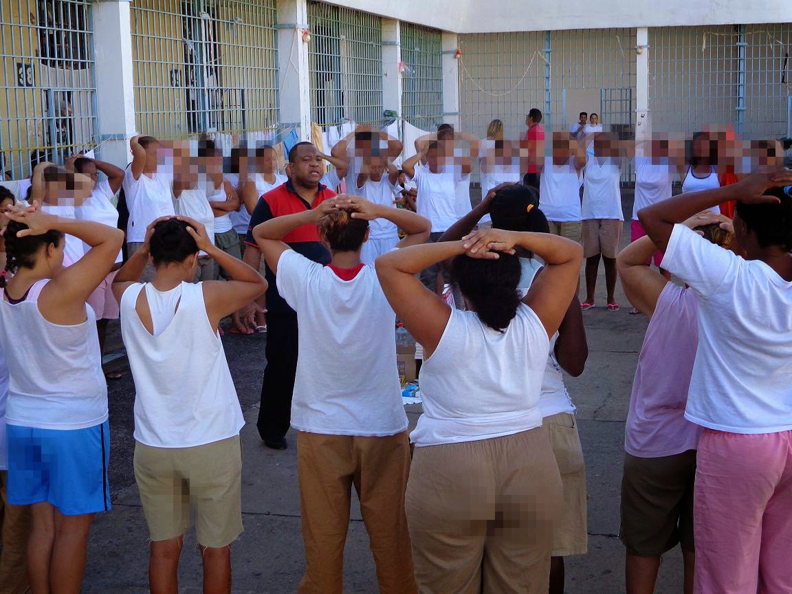 Para regulamentar os direitos e promover o respeito das lésbicas, gays, bissexuais, travestis e transexuais no cárcere, secretarias de Estado de Alagoas, junto com o Conselho Estadual de Combate à Discriminação e Promoção dos Direitos LGBT (CECDPD/LGBT), assinaram um termo de compromisso que assegura o respeito à liberdade de autodeterminação; com ele, fica assegurado o uso do nome social para travesti, mulher ou homem transexual em privação de liberdade e proíbe-se a discriminação fundada na orientação sexual por parte de funcionários da administração penitenciária ou de particulares