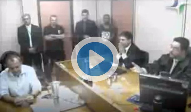 Ao ser indagado sobre a compra de joias para lavar dinheiro de origem ilícita, o ex-governador Sérgio Cabral citou em depoimento negócios de familiares do magistrado para tentar explicar por que isso não seria possível, o que foi entendido como uma ameaça; "Não se lava dinheiro comprando joias. Vossa excelência tem um relativo conhecimento sobre o assunto, porque sua família mexe com bijuterias", disse Cabral; Bretas retrucou: "Não recebi com bons olhos o interesse manifestado do acusado de informar que minha família trabalha com bijuteria. Esse é o tipo de coisa que pode ser entendida como ameaça", afirmou; Cabral foi transferido para um presídio federal; assista ao trecho