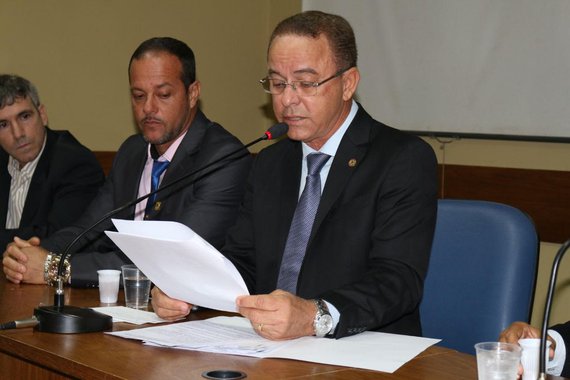 A Comissão de Infraestrutura, Desenvolvimento Econômico e Turismo da Assembleia Legislativa instalou em audiência pública ontem um grupo de trabalho para avaliar a qualidade das embarcações que fazem a travessia Salvador-Mar Grande; ação se dá após o naufrágio de um barco no dia 24 de agosto último, cujo saldo trágico foi de 19 mortos; "O que não podemos é fechar os olhos e acreditar que a tragédia foi uma fatalidade, já que os órgãos oficiais preferem se omitir", disse o presidente da comissão, deputado Hildécio Meireles (PMDB); apesar do convite, não compareceu ninguém do Ministério Público nem da Capitania dos Portos