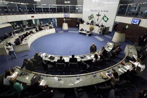 O pedido de impeachment do governador Camilo Santana, protocolado pelo deputado Capitão Wagner (PR) nesta terça, na Assembleia Legislativa, foi criticado por vários parlamentares. A avaliação é que o deputado quer tirar proveito político da situação
 