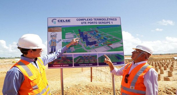 Em Sergipe, as obras da maior termelétrica da América Latina começam a tomar forma; governador Jackson Barreto visitou o espaço no qual está sendo implantada a Usina Termelétrica Porto de Sergipe (UTE), primeiro projeto, entre os demais previstos para o Complexo de Geração de Energia Governador Marcelo Déda; o investimento, nesta fase, é de R$ 5 bilhões; "A crise vai passar com fé em Deus, o estado de Sergipe vai continuar e aqui, com essa termelétrica, a gente planta as bases de um novo Sergipe de desenvolvimento. Vamos ter além do viés do petróleo, a termelétrica, o gás natural e a energia hidrelétrica", afirmou Jackson