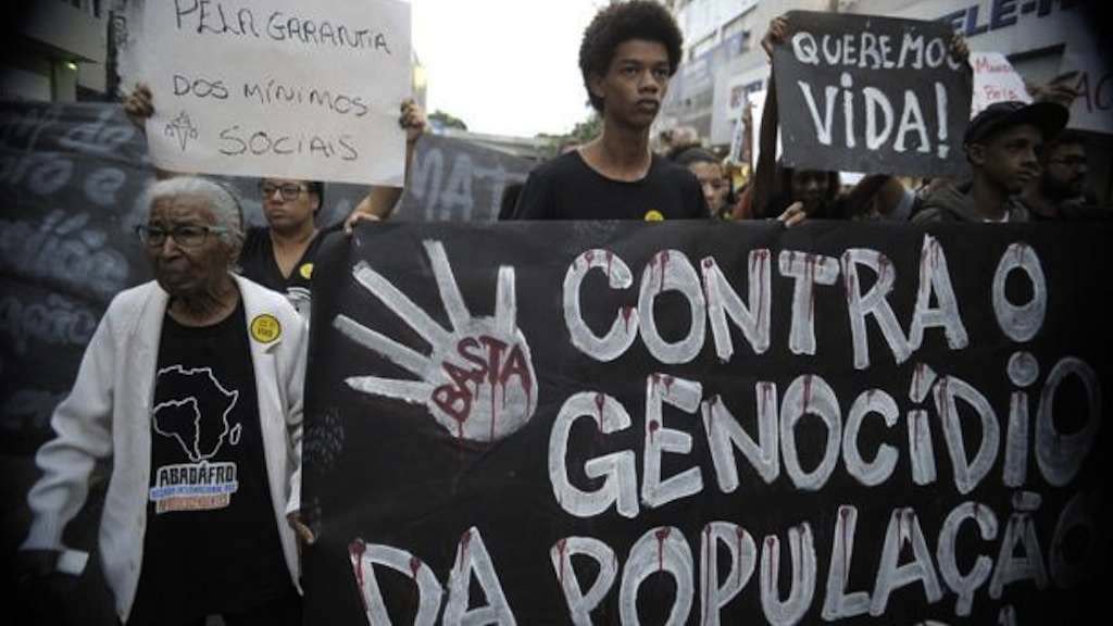 Organizações e coletivos do movimento negro em São Paulo vão às ruas neste sábado (1º), na Marcha Negra contra as Reformas Racistas de Temer; alvos dos protestos são as reformas da Previdência e trabalhista, que tramitam no Congresso Nacional, e a terceirização irrestrita e o congelamento dos investimentos sociais por 20 anos, já aprovados e que, segundo os movimentos, atingem ainda mais diretamente a população negra; leia íntegra do manifesto 