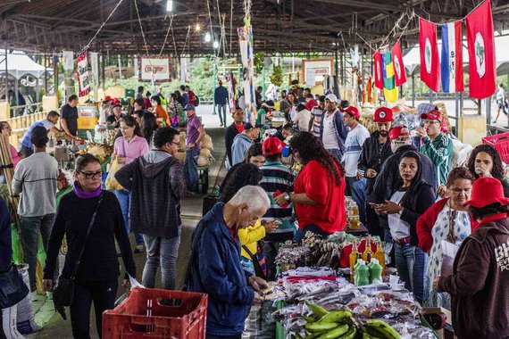 Além de comercialização e divulgação da produção de alimentos orgânicos, reunindo feirantes de todo o País, a programação do evento traz também debates sobre alimentação saudável, a luta contra os agrotóxicos e diversas atrações musicais; a feira acontece no Parque da Água Branca, zona oeste da capital paulista, a partir desta quinta até domingo 7; seminário no sábado terá a presença de José Pepe Mujica e atrações musicais têm participações de Chico César, Emicida e Tulipa Ruiz, entre outros; confira a programação