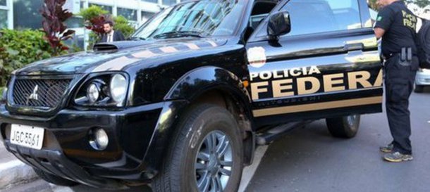 A Polícia Federal, em parceria com a Controladoria Geral da União, deflagrou a Operação Fraternidade que tem o objetivo de desarticular uma organização criminosa especializada em fraudes em licitação e desvio de verbas públicas no Piauí e Ceará; de acordo com a CGU, os investigados receberam mais de R$ 380 milhões em recursos públicos, inclusive federais, de diversas fontes; a PF disse que foram expedidos 45 mandados judiciais, sendo nove prisões temporárias, 24 buscas e apreensões, 12 de conduções coercitivas, além de sete mandados de intimação, totalizando 52 mandados; relato publicado no Piauí Hoje