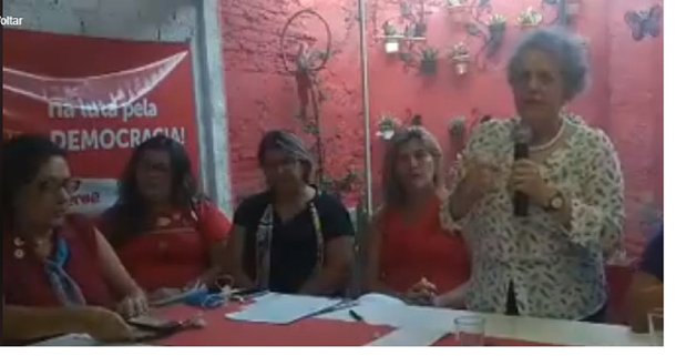 A ex-ministra de Políticas para Mulheres, Eleonora Menecucci passou o dia ontem (28) em Fortaleza, debatendo com diferentes grupos os problemas que atingem as mulheres e os retrocessos ocorridos no Brasil, após o golpe de 2016, com o desmonte das políticas publicas. Em suas palestras a ex-ministra destacou que golpe não foi apenas contra a presidenta Dilma Rousseff, mas contra todas as mulheres, pelo seu caráter também machista e misógino