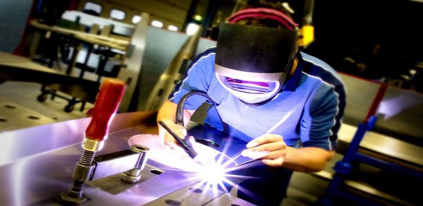 Números do IBGE sobre o desempenho da indústria confirmam a rápida recuperação da economia de Goiás após a crise nacional: o Estado liderou o crescimento industrial entre dezembro de 2016 e fevereiro de 2017, com alta de 3,7%, e alcançou o terceiro lugar no primeiro trimestre deste ano, com expansão de 4,9%; de acordo com a Pesquisa Industrial Mensal, a indústria goiana teve o terceiro melhor desempenho no País no primeiro bimestre de 2017, com alta de 4,9%, em relação ao mesmo período do ano passado; pesquisa mostra que o crescimento de Goiás ficou bem acima da média nacional, que foi de 0,3%