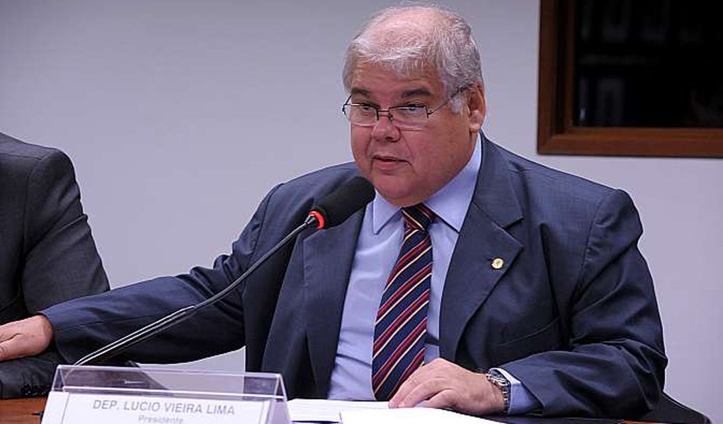 Deputado federal Lúcio Vieira Lima (PMDB-BA) poderá responder a processo na Câmara por quebra de decoro parlamentar no caso que envolve as malas com R$ 51 milhões, encontradas em Salvador pela Polícia Federal (PF); PSOL e a Rede protocolaram representação contra o parlamentar no Conselho de Ética da Casa e pedem a cassação do mandato; "as graves denúncias, além de constituírem prática de atividades ilícitas pelo representado, caracterizam, por si, condutas incompatíveis com a ética e o decoro parlamentar", diz a representação