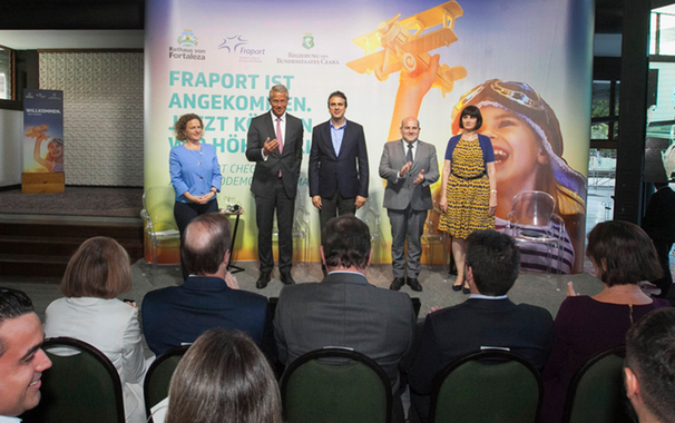 Durante a apresentação do planjo de gerenciamento do Aeroporto Pinto Martins, nesta segunda-feira (23), executivos da Fraport anunciaram que a meta é dobrar o número de passageiros que utilizam o terminal, que atualmente gira em torno de 6 milhões por ano. No primeiro momento, serão investidos R$ 600 milhões na ampliação do equipamento e outras melhorias