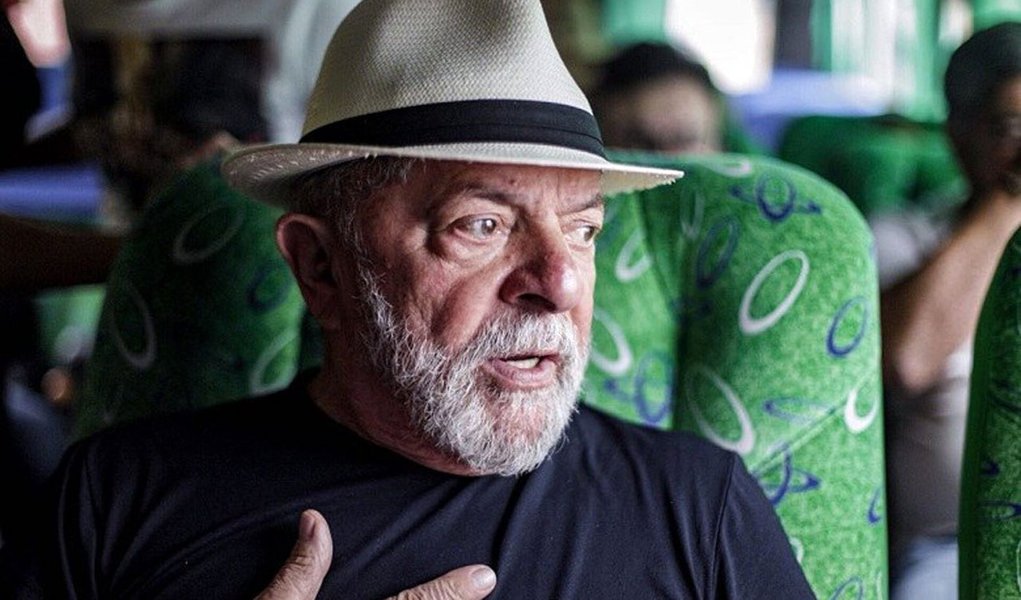 Em entrevista, Lula afirma que compromisso com referendo revogatório das medidas de Temer incluirá os pobres no processo eleitoral. “O pobre ainda é a solução do Brasil. Não o problema”, afirmou; leia reportagem especial de Cláudia Motta, publicada na Rede Brasil Atual