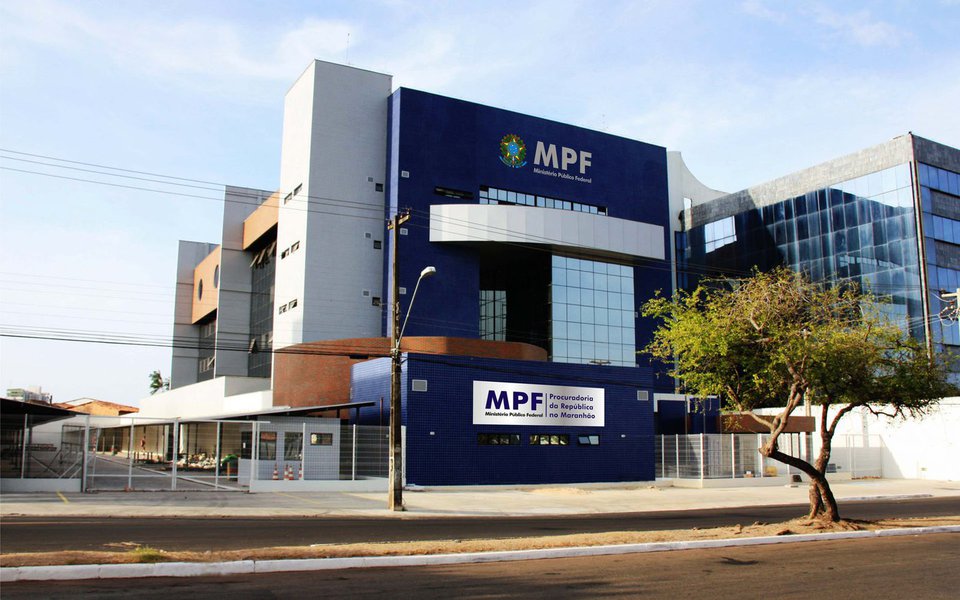 O MPF/MA propôs ação civil por ato de improbidade administrativa contra Manoel Edivan Oliveira da Costa, ex-prefeito do município de Marajá do Sena (MA), e Amarildo Pinheiro Costa, ex-prefeito de São João Batista (MA), por não prestarem contas da aplicação de recursos do Fundeb em 2016; também é alvo da ação proposta pelo MPF o ex-vice-prefeito de São João Batista, Fabrício Costa Correa Júnior, que assumiu a gestão municipal em 18 de setembro de 2016, após afastamento do prefeito à época, e permaneceu até 31 de dezembro de 2016
