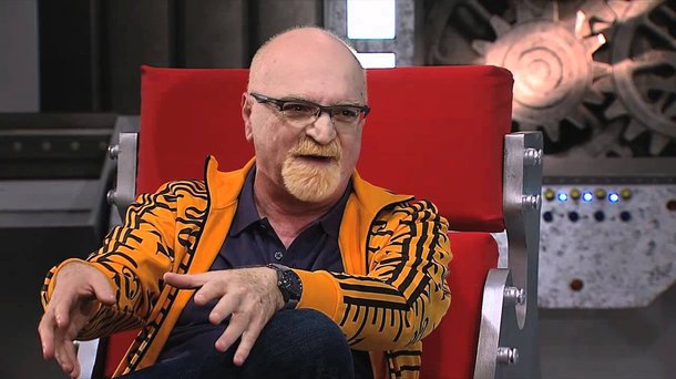 Músico, cantor, produtor, radialista e grande incentivador do rock brasileiro, Kid Vinil morreu na tarde desta sexta-feira, 19, aos 62 anos, em São Paulo; no início dos anos 80, sua banda, Magazine, alcançou sucesso com os hits Sou Boy e Tic-Tic Nervoso; ele estava internado em um hospital de São Paulo, um mês após passar mal em show