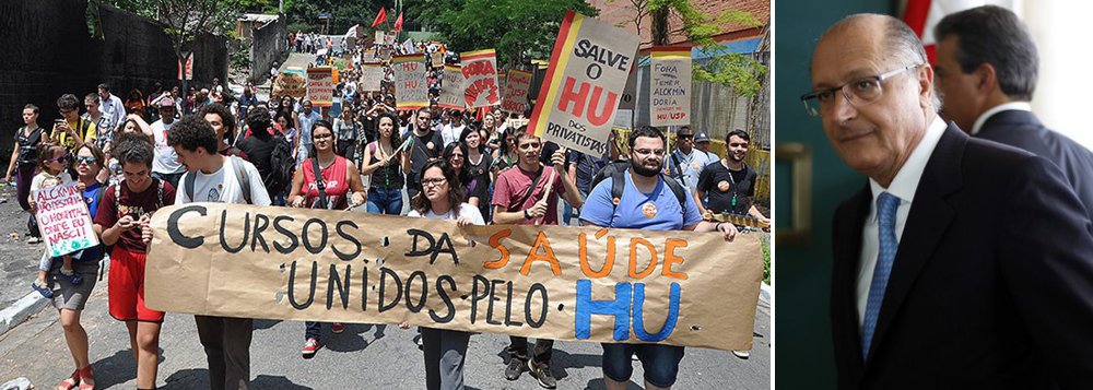 Ato desta sexta-feira 24 realizou um abraço simbólico ao hospital na Cidade Universitária, com apoio de diversos segmentos sociais, contra o processo de desmonte conduzido pelo governo de São Paulo; o protesto culminou com a entrega de uma carta à reitoria da USP; o Coletivo Butantã na Luta, que organizou a manifestação, explicou a gravidade da situação e ressaltou a importância do HU