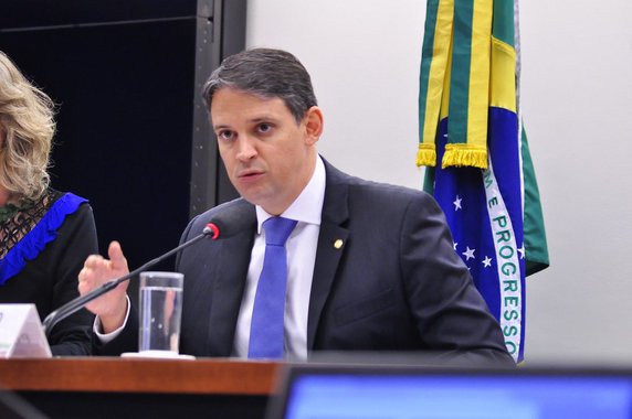 Presidente da Comissão de Cultura da Câmara dos Deputados, o deputado federal Thiago Peixoto (PSD-GO) fez um convite ao prefeito de São Paulo, João Doria (PSDB), para que ele vá a uma audiência pública para discutir grafite e arte de rua; “Ele promoveu uma ação na capital paulista contra pichações, que acabou chegando ao grafite e arte de rua, gerando polêmicas. Queremos saber sobre essa experiência e trazer mais luz sobre o tema”, disse o parlamentar; “Admiro o grafite como arte urbana, como arte de rua. É claro que é preciso separar o que é pichação, grafitagem não autorizada de espaços públicos ou particulares e grafite como arte”