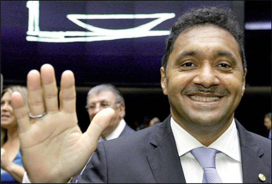 O deputado federal Tiririca (PR/SP) confirmou que não disputará reeleição em 2018 após dois mandatos consecutivos na Câmara dos Deputados. “Tô muito decepcionado com o que vejo em Brasília”, afirmou nesta quarta-feira (27), informando ainda que apoiará a segunda denúncia contra o presidente Michel Temer