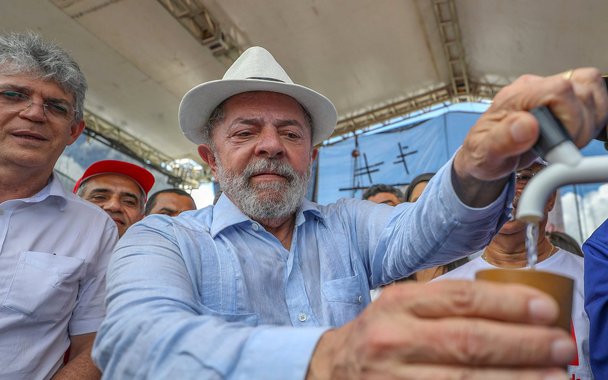 Ex-presidente comemorou o fim do racionamento que durava mais de dois anos, e disse que os governos anteriores não combatiam a falta d'água no Nordeste, pois só conheciam a seca pelos jornais; leia reportagem da Rede Brasil Atual