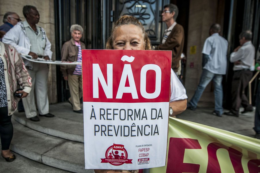 Jornalista Luis Nassif destaca que falhou a retórica do governo de Michel Temer, de que se as medidas não forem aprovadas, o Brasil jamais sairá da crise; "O resultado desse exagero foi que caiu a ficha de parte relevante da classe média, incluindo aí procuradores, magistrados, policiais", afirma; "Toda essa esbórnia de Temer é endossada pela mídia e por setores de mercado que julgam que a ampliação da corrupção é um preço a se pagar para se conquistar as reformas draconianas"