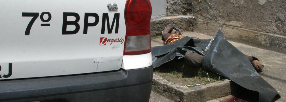 A Polícia Civil do Rio de Janeiro registrou 239 latrocínios (roubo seguido de morte) em 2016, o que representa um aumento de 80% em relação a 2015, quando foram contabilizados 133 crime desse tipo. Dados trimestrais apontam um crescimento de 112% entre novembro de 2016 e janeiro de 2017; se for considerado apenas janeiro, com 25 registros, foi o maior neste mês desde  2003, último ano em que os dados estatísticos estaduais estão disponíveis mensalmente; um dos casos de latrocínio foi o de Jussan Rodrigues Lima, 27, motorista da Uber; desde o começo do ano, pelo menos quatro outros motoristas da empresa e uma passageira foram mortos, segundo o UOL, o que levanta o debate sobre a segurança desses motoristas