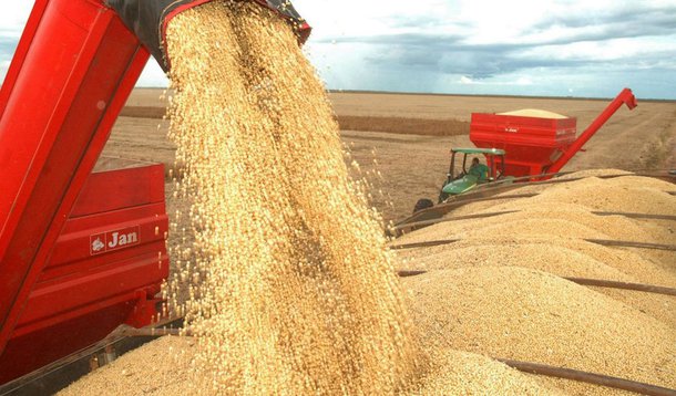 Devem ser colhidas 224,2 milhões de toneladas de cereais, leguminosas e oleaginosas, sendo 93% de soja, milho e arroz, segundo estimativa divulgada nesta quinta-feira, 9, pelo IBGE; previsão de produção para 2017, calculada em fevereiro, variou positivamente 1,3% em relação ao número de janeiro, que já apontava crescimento