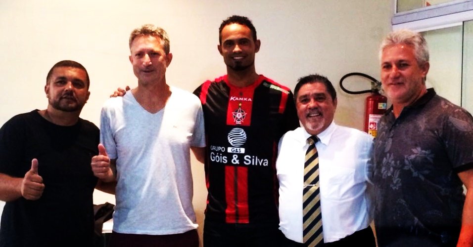 O que preocupa e causa indignação em parte da sociedade e principalmente as mulheres não é o fato de o goleiro ser reinserido no contexto social tendo o legítimo direito de trabalhar e usufruir de tudo que a Constituição lhe assegura, mas o fato de voltar à antiga profissão como goleiro