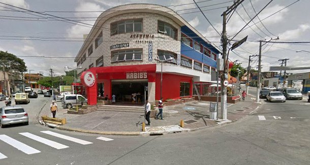 Um menino de treze é covardemente espancado e arrastado como se fosse um saco de lixo e aparecem muitos desses covardes a a berrarem o "alguma coisa ele fez"