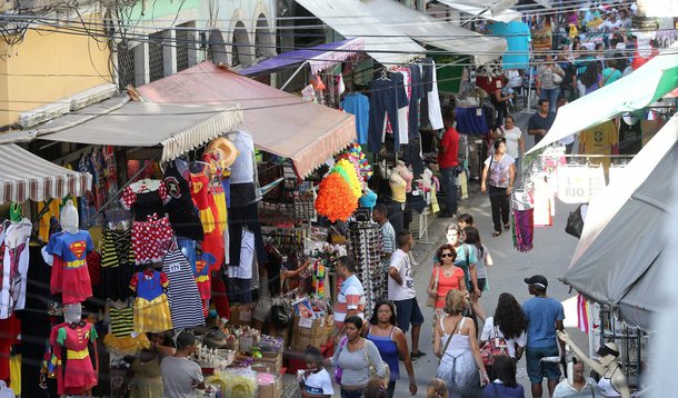 A inadimplência no comércio lojista da Cidade do Rio de Janeiro aumentou 1,3% em fevereiro na comparação com o mesmo período de 2016, de acordo com os registros do Serviço Central de Proteção ao Crédito do CDLRio - Clube de Diretores Lojistas do Rio de Janeiro; é o segundo mês do ano de aumento da inadimplência; em janeiro ela cresceu 1,9%
