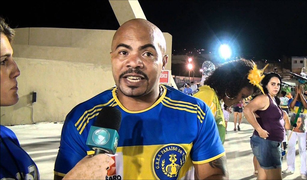 O presidente da escola de samba Paraíso do Tuiuti, Renato Thor afirmou que o carro tenha pedido a direção e provocado o acidente por causa de chuva - 20 pessoas ficaram feridas; "A avenida foi pintada recentemente, com a chuva, acho que o carro perdeu um pouco do controle, porque agora você dirige o carro de trás pra frente, de frente pra trás, e nada acontece. A chuva que, de repente deixou o carro um pouco meio sem direção", disse ele, que  prestou depoimento na 6ª Delegacia de Polícia (Cidade Nova)