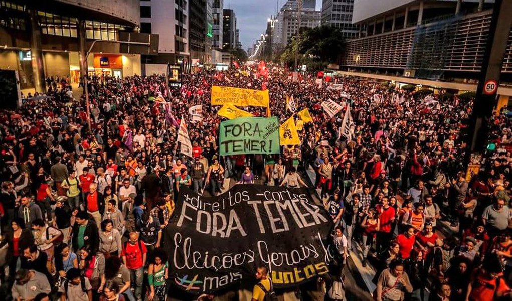 "O governo também terá que enfrentar uma onda de mobilizações em março. Na quarta-feira 8, Dia Internacional da Mulher, estão previstas manifestações em todo o País, que serão marcadas por pautas feministas, mas que também terão o "Fora Temer" como um elemento unificador. Uma semana depois, no dia 15, a Central Única dos Trabalhadores promete uma greve geral. E a Força Sindical, do deputado Paulo Pereira da Silva (SD-SP), que integra a base de Temer, também organiza protestos contra a reforma da previdência", diz Leonardo Attuch, editor do 247; "Março será o mês decisivo para saber se a “pinguela" cairá ou se chegará até 2018. Se Temer conseguir atravessar esse período, dificilmente deixará de chegar ao fim do mandato"