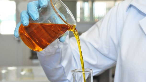Governo elevou de 7 para 8% o percentual obrigatório de mistura de biodiesel no diesel comum vendido ao consumidor a partir desta quarta-feira, segundo publicação do Ministério de Minas e Energia (MME) no Diário Oficial da União; mistura obrigatória será elevada para 9% a partir de 1º de março de 2018 e a 10% em 1º de março de 2019, de acordo com a resolução.