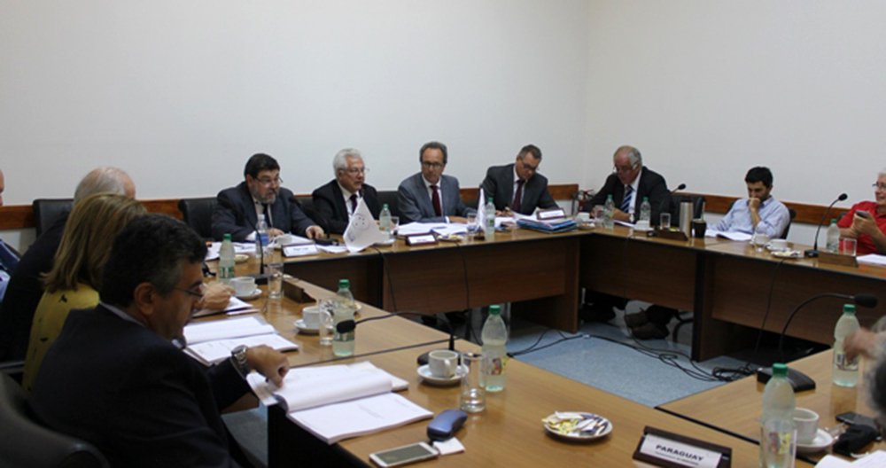 A Mesa Diretora do Parlamento do Mercado Comum do Sul (Parlasul) aprovou nesta segunda-feira a permanência da representação da República Bolivariana da Venezuela no órgão legislativo regional