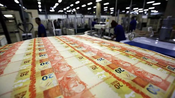 Dívida pública federal alcançou R$ 3,053 trilhões em janeiro, divulgou o Tesouro Nacional nesta segunda-feira, 20; a dívida pública mobiliária interna recuou 1,60% sobre o mês passado, a R$ 2,939 trilhões de reais, afetada pelo resgate líquido de R$ 75,38 bilhões e pela apropriação positiva de juros de R$ 27,68 bilhões; já a dívida externa, ainda segundo o Tesouro, teve forte contração de 9,27% na mesma base de comparação, a 114,80 bilhões de reais, sob o impacto da valorização do real frente ao dólar