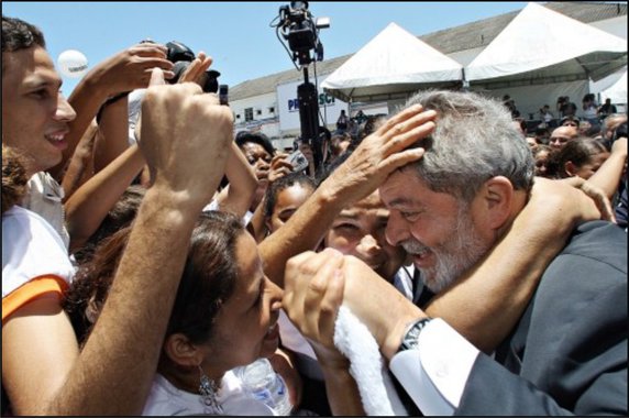 Editorial do jornal Estado de S. Paulo desta segunda-feira, 27, mostra que o jornal da família Mesquita não se conforma com o fato de o ex-presidente Luiz Inácio Lula da Silva aparecer na liderança de intenções de voto, mesmo com a intensa campanha midiática e judicial contra ele; jornal cita pesquisa Ipsos Brasil, que ponta Lula com 31% de boa avaliação, à frente da ex-senadora Marina Silva, que tem 28%; "Será que os brasileiros não aprendem a lição?", questiona o jornal que apoiou o golpe parlamentar que alçou Michel Temer ao poder