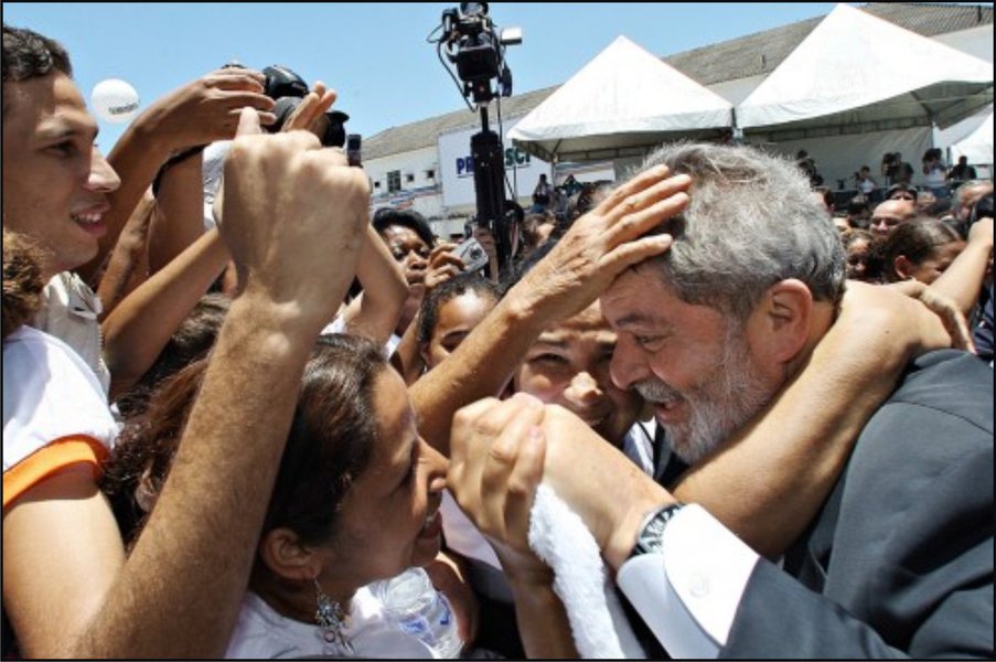 Editorial do jornal Estado de S. Paulo desta segunda-feira, 27, mostra que o jornal da família Mesquita não se conforma com o fato de o ex-presidente Luiz Inácio Lula da Silva aparecer na liderança de intenções de voto, mesmo com a intensa campanha midiática e judicial contra ele; jornal cita pesquisa Ipsos Brasil, que ponta Lula com 31% de boa avaliação, à frente da ex-senadora Marina Silva, que tem 28%; "Será que os brasileiros não aprendem a lição?", questiona o jornal que apoiou o golpe parlamentar que alçou Michel Temer ao poder