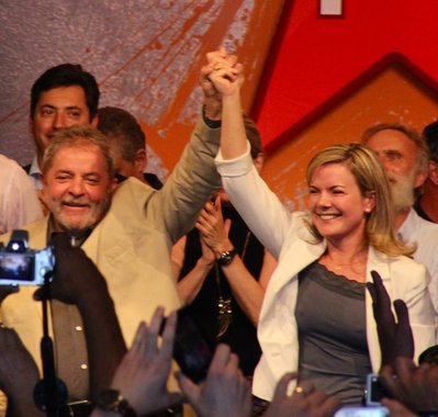 Erros nos levaram a perder o governo e isso está provocando um lamentável retrocesso social no Brasil. Nossa responsabilidade é enorme, porque temos de superar nossos erros e ao mesmo tempo lutar para resgatar o caminho para o progresso social e a eliminação das mazelas que afetam a sociedade brasileira