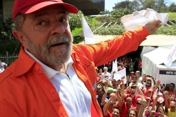 A música "Saudade do meu ex", da cantora Marília Mendonça, ganhou uma montagem com imagens do ex-presidente Lula, revelando o que muitos brasileiros sentem em relação à diversas mudanças que ocorreram no governo brasileiro; assista