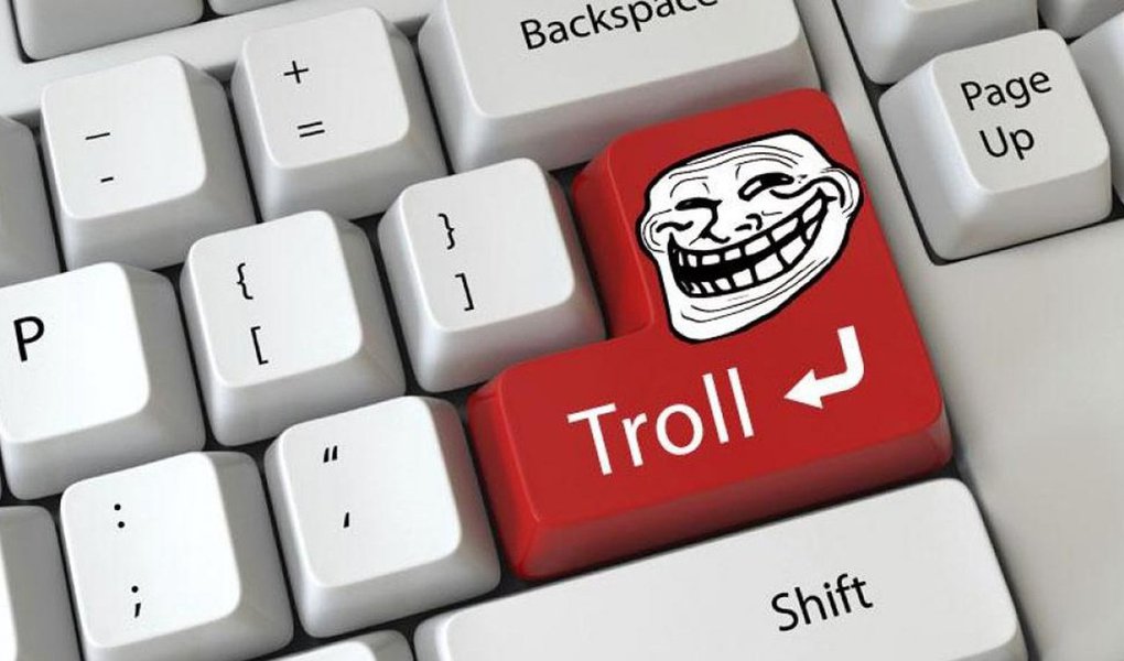 Google lançou "Perspectiva", uma ferramenta informática baseada na inteligência artificial e que ajudará os meios de comunicação a moderar automaticamente os comentários online, bloqueando as mensagens maliciosas dos "trolls", anunciou o grupo americano; essa API (interface informática), proposta gratuitamente, permite que os editores criem programas que detectarão as mensagens "tóxicas" antes de sua publicação, determinando eles mesmos o nível de tolerância