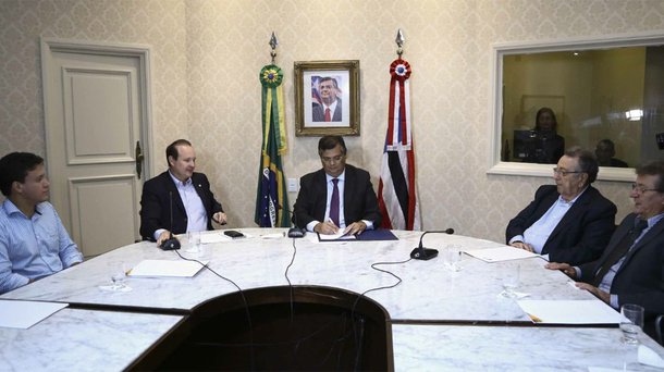 Presidentes de Federações de Agricultura e Pecuária da região Nordeste estiveram em reunião com o governador Flávio Dino, com o presidente da Confederação e Pecuária do Brasil (CNA), João Martins, e com o secretário-executivo do Serviço Nacional de Aprendizagem Rural (Senar), Daniel Carrara, no Palácio dos Leões, para firmar parcerias e discutir políticas de agronegócios no Brasil; na ocasião, o Governo do Maranhão e o Senar assinaram convênio para que seja desenvolvido no estado o programa da Rede E-Tec Senar (Curso Técnico em Agronegócio)