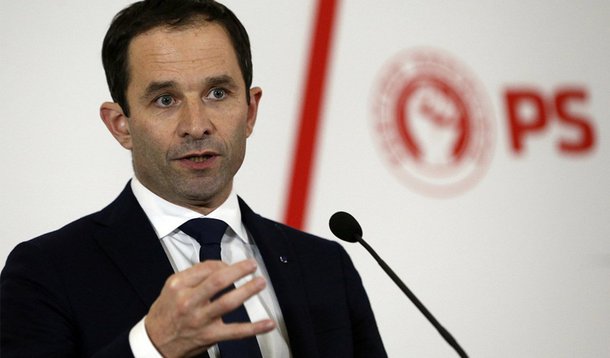 Após ecologista Yannick Jadot se retirar de corrida presidencial em favor de Hamon, o socialista deve se encontrar com Jean-Luc Mélenchon, líder da Frente de Esquerda, para discutir candidatura única contra Marine Le Pen, que segue à frente nas pesquisas; "Estou pronto para conversar sobre uma candidatura comum, e me considero em condições de representá-la", disse o candidato da ala mais à esquerda do partido Socialista, o mesmo do presidente francês, François Hollande