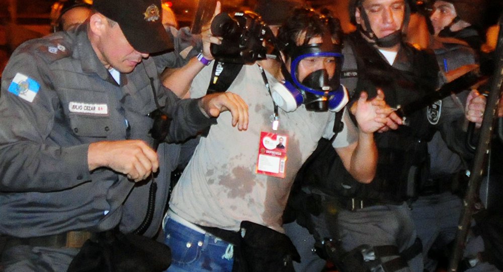 No ranking de 2016 divulgado pela Associação Brasileira de Emissoras de Rádio e Televisão (ABERT), os três primeiros lugares foram ocupados por países que vivem guerras há anos: Iraque (1º), Síria (2º) e Afeganistão (3º); "No caso brasileiro temos uma situação muito atípica porque o principal agressor do jornalista é justamente o agente de segurança pública que deveria garantir a segurança de toda a sociedade e também dos jornalistas", comenta a presidente da Fenaj, Maria José Braga