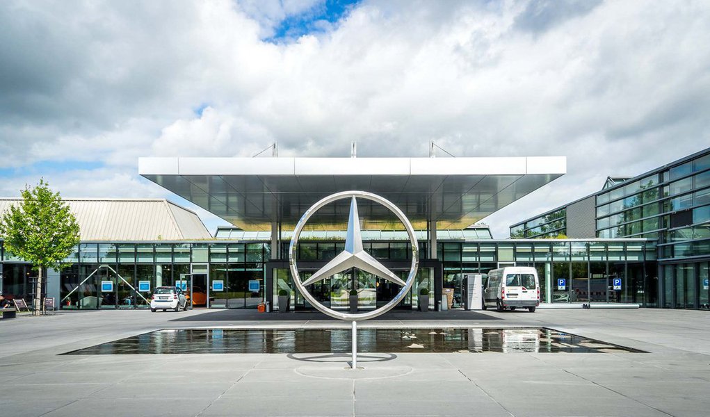 O crescimento do setor privado e da indústria da zona do euro acelerou inesperadamente para a máxima em quase seis anos em fevereiro e a criação de empregos atingiu o ritmo mais forte desde agosto de 2007 diante da demanda forte e do otimismo sobre o futuro, apontou a pesquisa Índice de Gerentes de Compras (PMI, na sigla em inglês); entre os países do G20, o Brasil está em último lugar