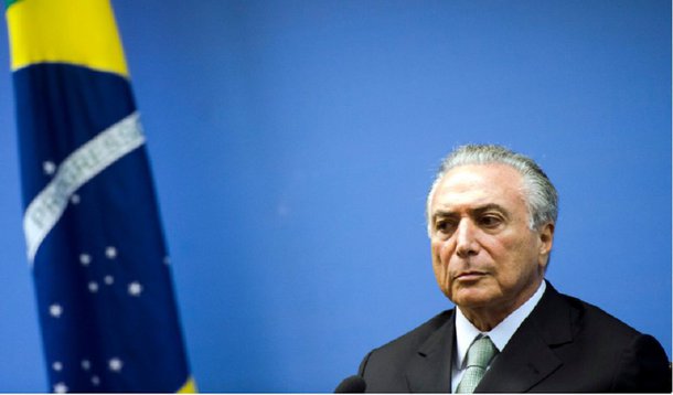 Jornalista Paulo Henrique Amorim diz em seu blog que Michel Temer 'recebe quase mensalmente dirigentes da TV Globo no Jaburu desde que assumiu o cargo de presidente; Amorim lembra que 'o segundo maior destino da publicidade hoje no Brasil, depois da Globo, é o Google. Breve, o Google vai googlar a Globo', aposta o jornalista