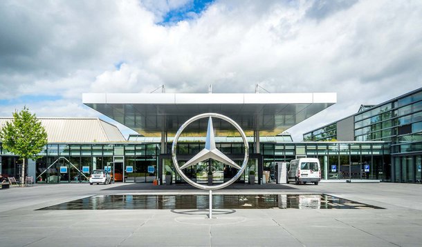 O crescimento do setor privado e da indústria da zona do euro acelerou inesperadamente para a máxima em quase seis anos em fevereiro e a criação de empregos atingiu o ritmo mais forte desde agosto de 2007 diante da demanda forte e do otimismo sobre o futuro, apontou a pesquisa Índice de Gerentes de Compras (PMI, na sigla em inglês); entre os países do G20, o Brasil está em último lugar