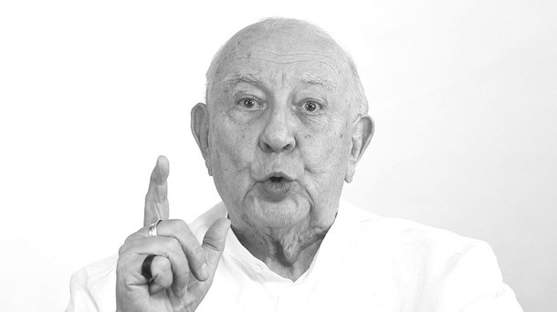 "Onde estão as provas contra Lula? Cadê, cadê as provas?", questiona o ator Sergio Mamberti, em vídeo postado nas redes sociais; ele diz que a caçada judicial ao ex-presidente Luiz Inácio Lula da Silva tem um objetivo concreto; "Lula não entregaria o pré-sal, não acabaria com as aposentadorias, não reduziria o salário mínimo", afirma; "eles sabem que, nas urnas, jamais ganhariam de Lula com essas medidas que pretendem enfiar goela abaixo do Brasil"; confira a íntegra