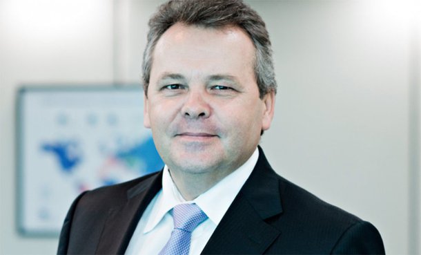 Apesar da retração na economia, a empresa atingiu resultados recordes de faturamento e lucro líquido, mesmo em um ano de retração: R$ 14,8 bilhões e R$ 1,9 bilhão respectivamente; o presidente da companhia, Thierry Claudon, acredita que houve mudança significativa na percepção dos brasileiros sobre a importância do planejamento financeiro; "O momento atual estimula a pensar na sustentabilidade das famílias, principalmente em cenários de médio e longo prazos", disse