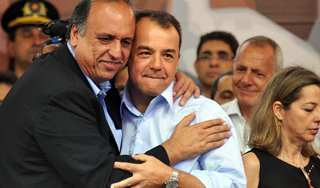 Governador do Rio de Janeiro, Luiz Fernando Pezão diz que se surpreendeu com as denúncias de corrupção que levaram à prisão seu antecessor e aliado político, Sergio Cabral; Pezão disse se sentir "triste, chateado" com a prisão e as acusações; "Eu não via este lado dele. Eu via o lado dele de fazer as coisas. O Sérgio foi um gestor que implementou políticas públicas que serviram de modelo para o Brasil inteiro, como as UPPs e as UPAs. Sempre foi um grande agregador, e eu procuro guardar essa imagem dele", declarou o antigo vice de Cabral; Pezão também está nas delações da Odebrecht e já foi citado por propinas no esquema Cabral; nesta semana, o governador teve o mandato cassado pelo TRE-RJ