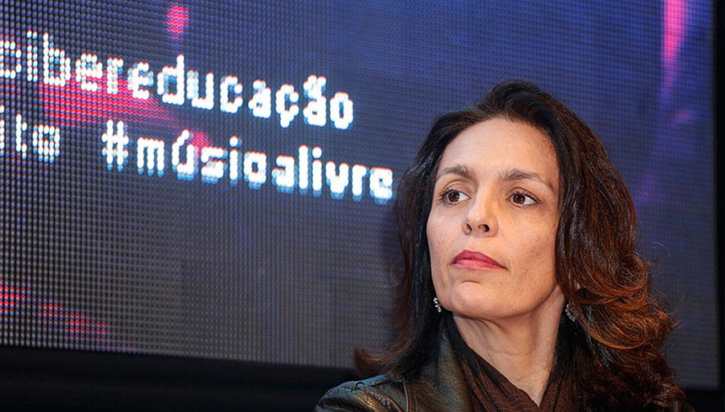 Após a invasão, o assunto foi parar nos assuntos mais comentados do Twitter; "Sou foda. fãs de bolsonaro precisam derrubar o socialista morena no facebook para tentar me derrotar ; ) 'aceita que doi menos' 'chola mais'", postou a jornalista Cynara Menezes, administradora da página