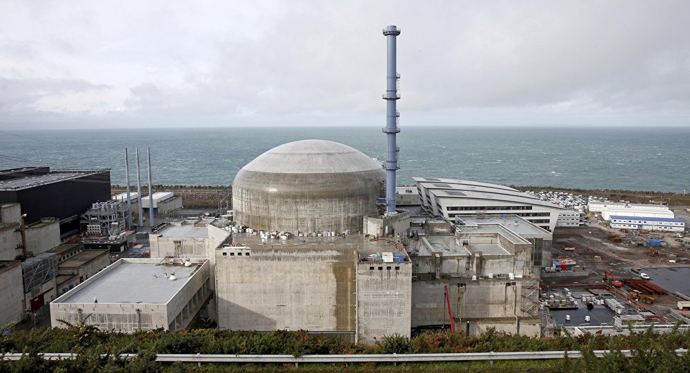 Um incêndio causou uma explosão na usina nuclear francesa de Flamanville, da companhia estatal EDF, levando a empresa a retirar o reator do sistema; EDF informou que não houve feridos, mas cinco pessoas foram afetadas pela fumaça; companhia acrescentou que o incêndio foi controlado pela equipe local e que o reator número 1 foi retirado de sistema